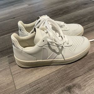 Veja V10 in size 36